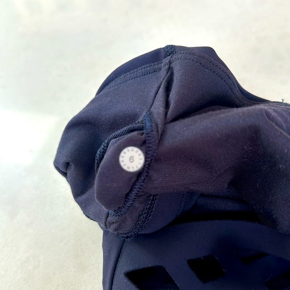 Lululemon sports bra - Picture 3 of 3